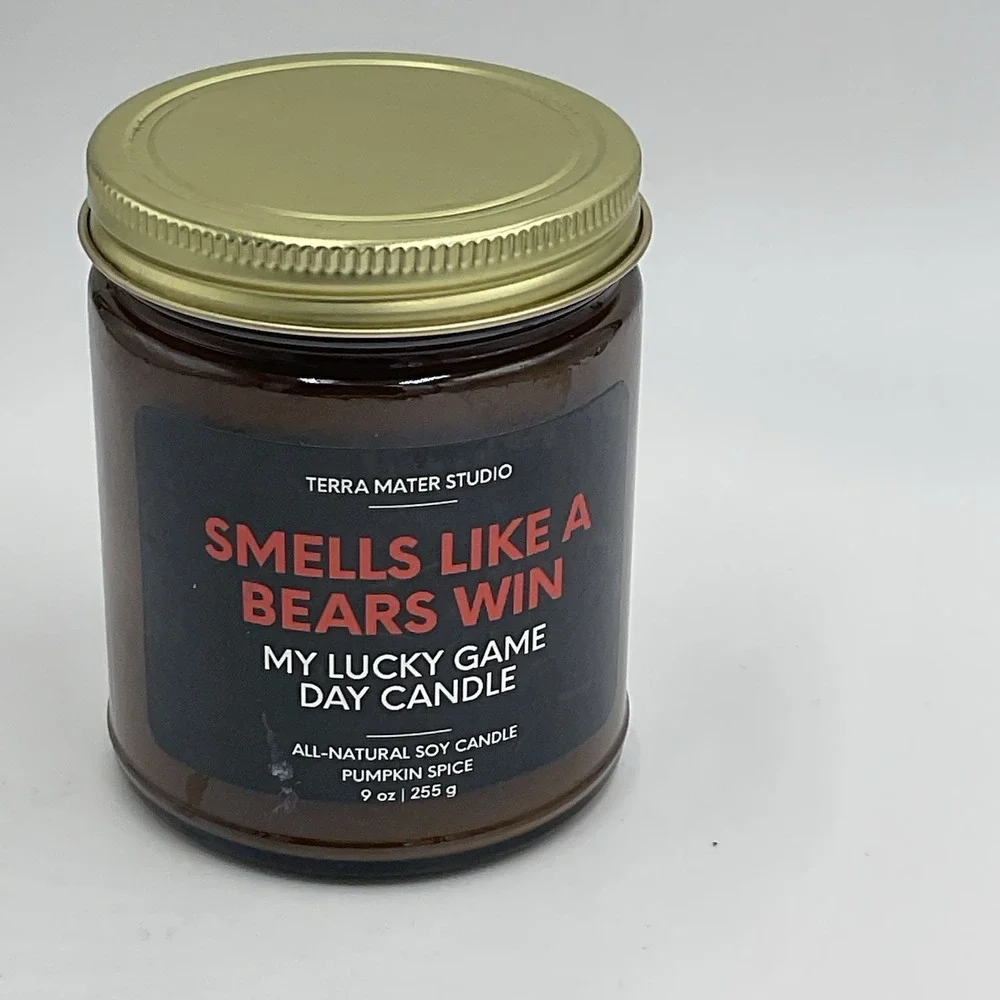 SMELLS LIKE A BEARS WIN CANDLE CHICAGO NFL CANDLE 9 OZ. PUMPKIN SPICE FOOTBALL